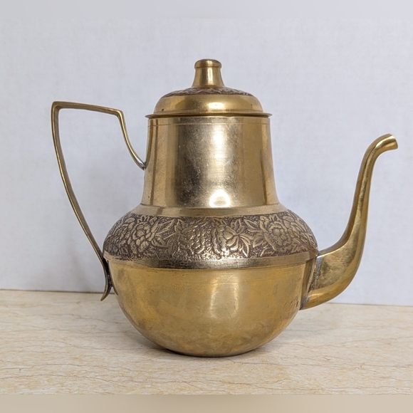 Vintage Brass Metal Embossed  Coffee Teapot Kettle Server With Lid - Picture 6 of 17
